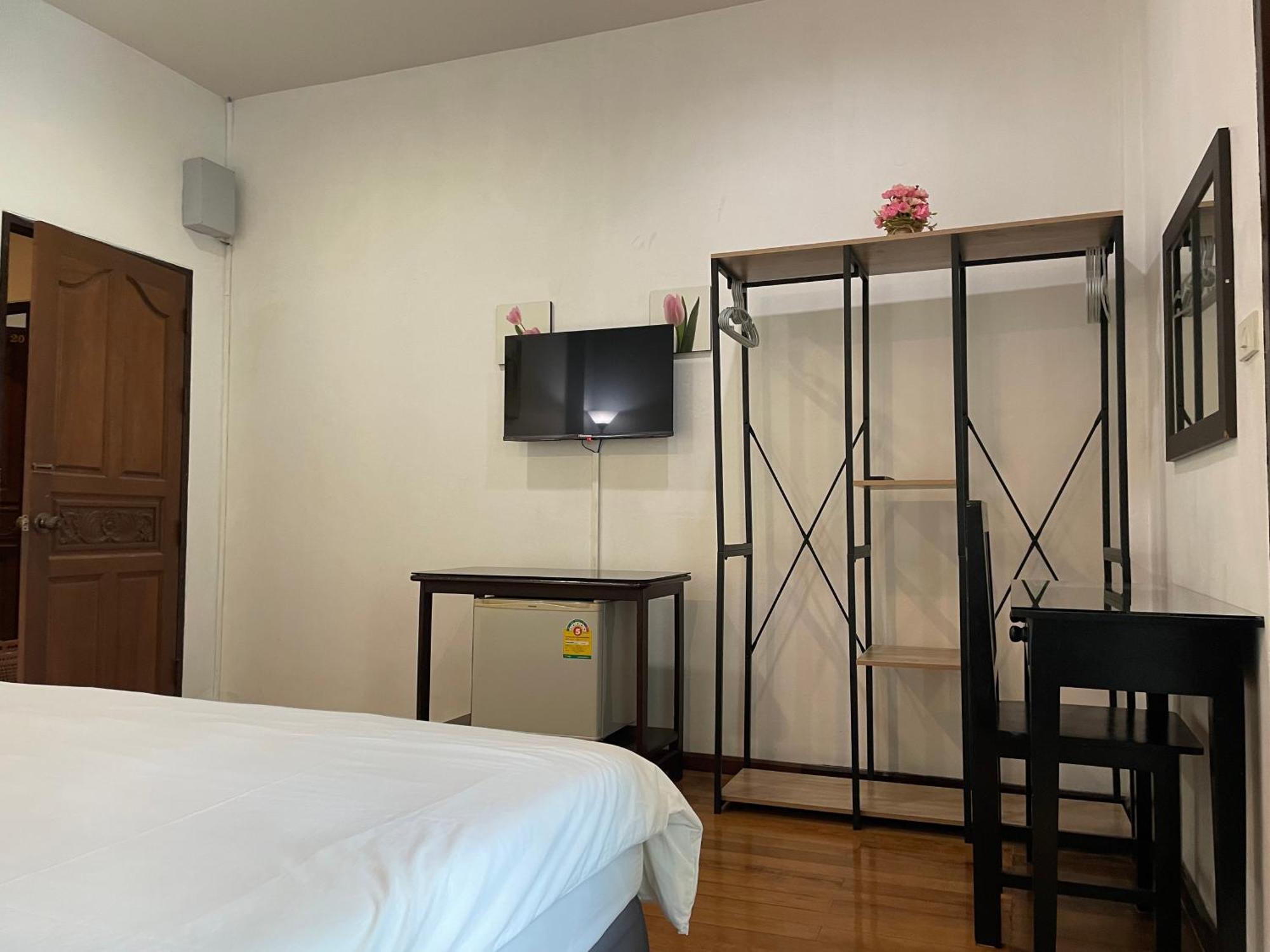 Nawaporn Place Phuket Eksteriør billede